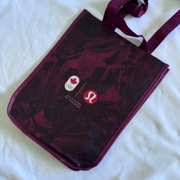 🆕🇨🇦 Lululemon Team Canada Small Shopping Bag - Picture 1 of 5